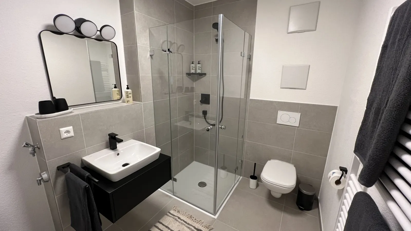 Bad mit bodengleicher Dusche