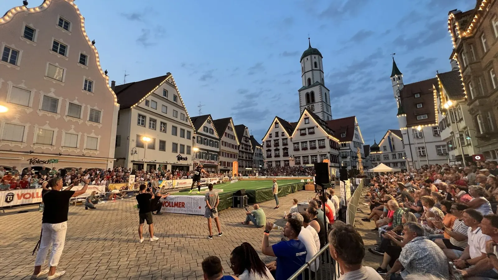 Vollmer Cup – Kugelstoßen auf dem Marktplatz