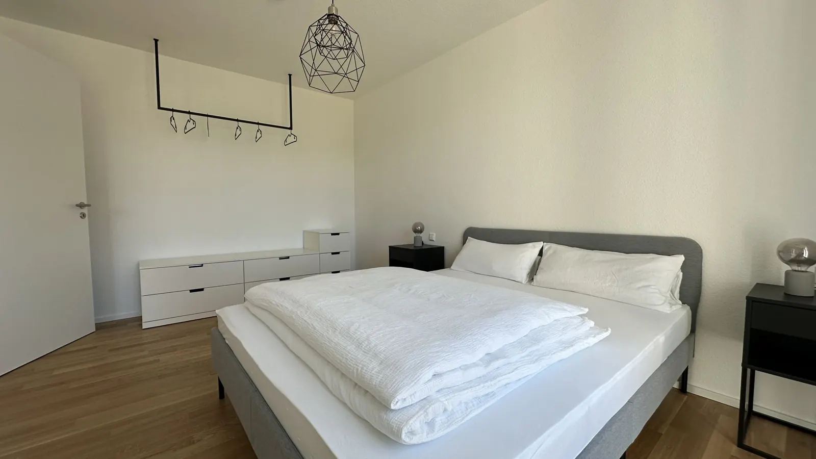 Schlafzimmer mit Doppelbett 1,60 m