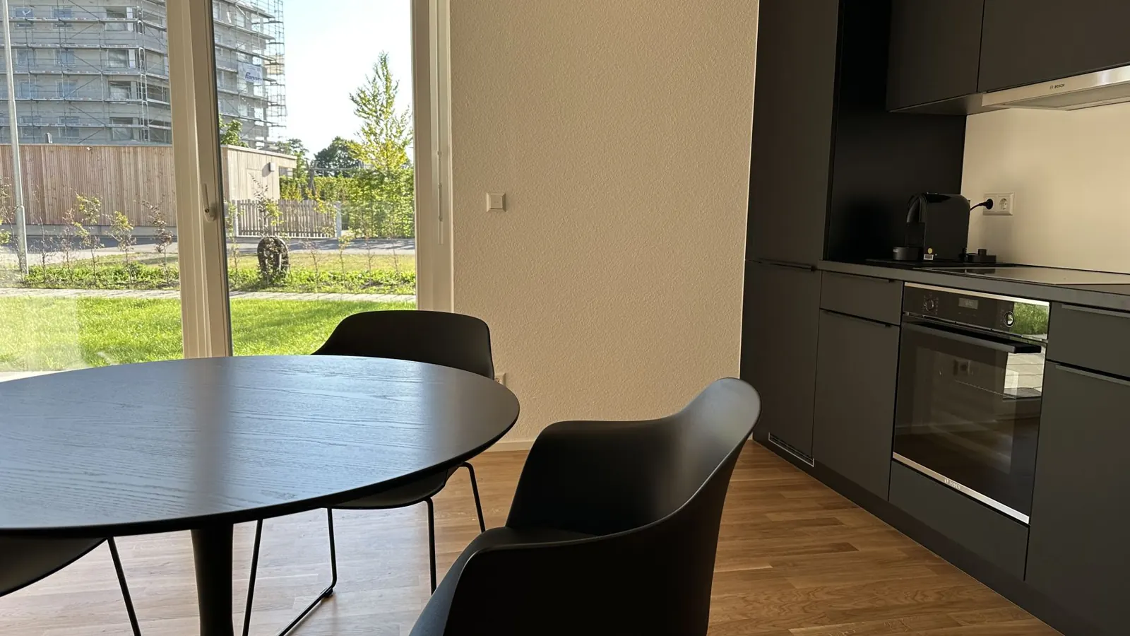 Küche mit Backofen